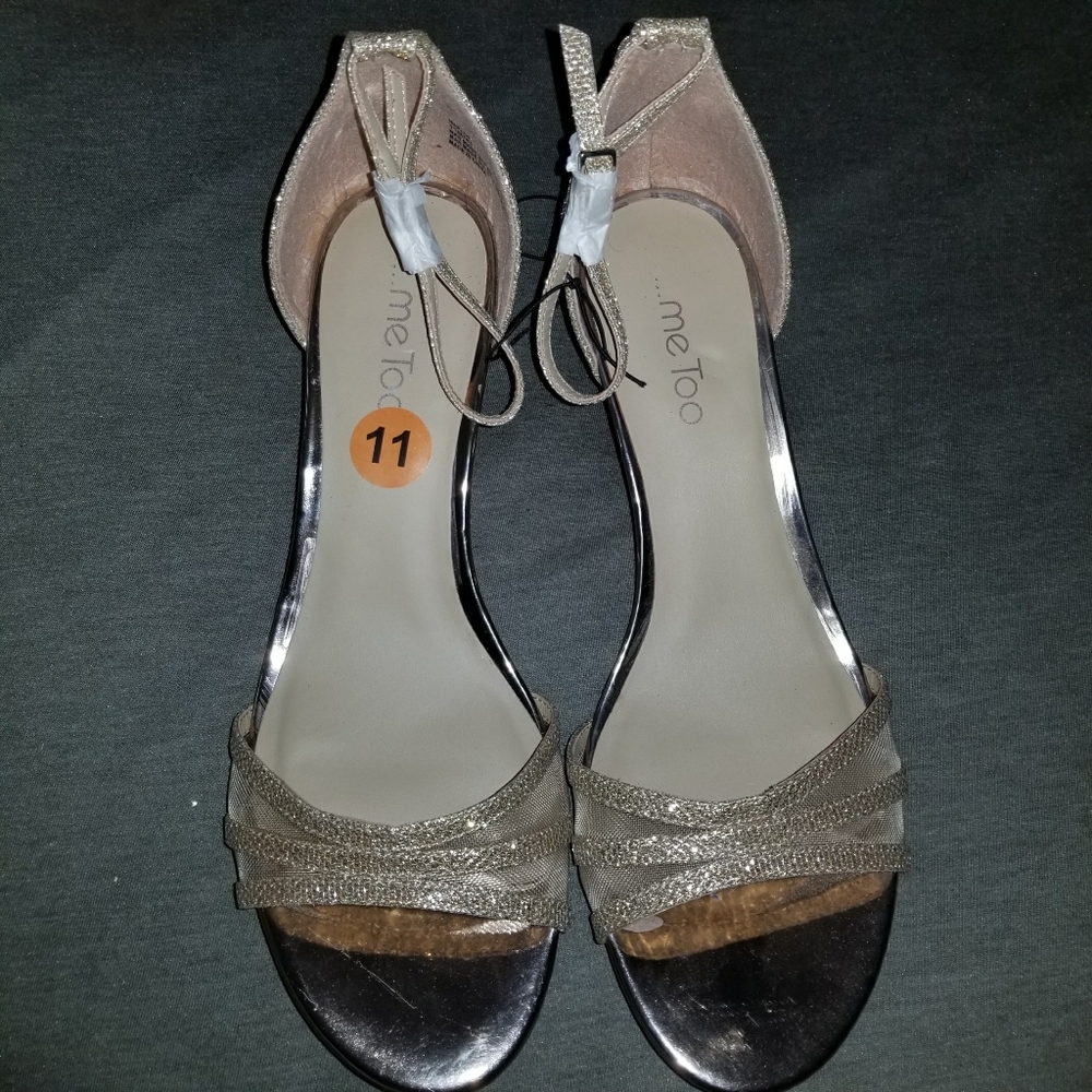 BNWT Me Too Sparkly Gold Wedge SZ 11!